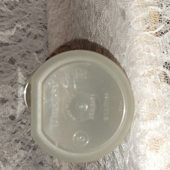 Tupperware: Round Container with Lid - Picture 3 of 5